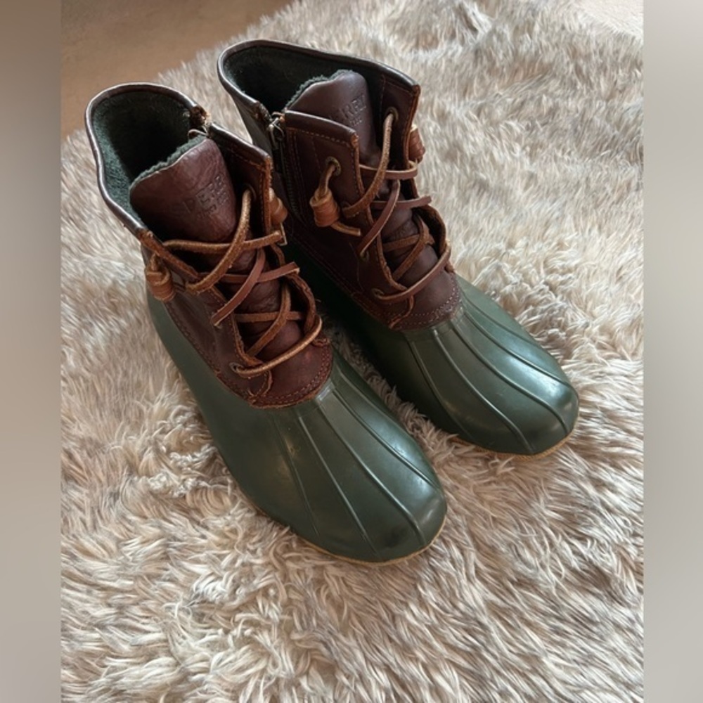 Sperry‎ boots